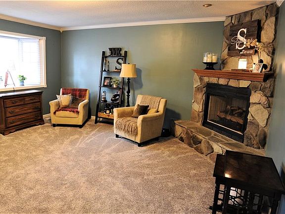 3rd image of 3518 Hanover Dr