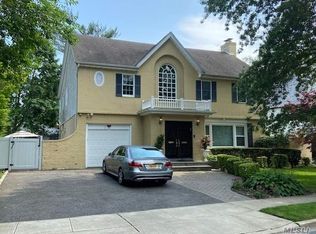 5 Stuyvesant Pl, Lawrence, NY 11559