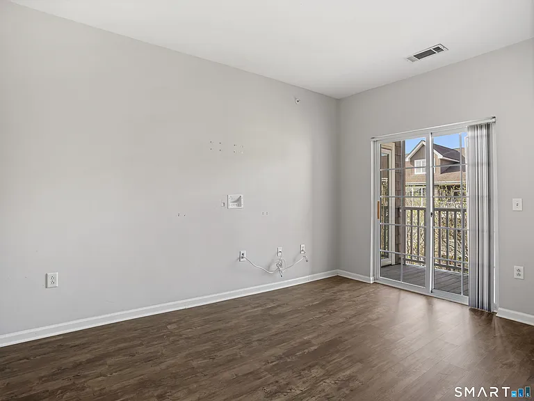 35 W Broad St #404 — Photo 13