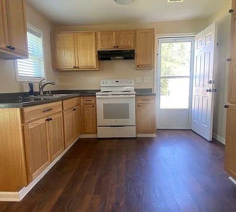 3rd image of 210 N Lyman St