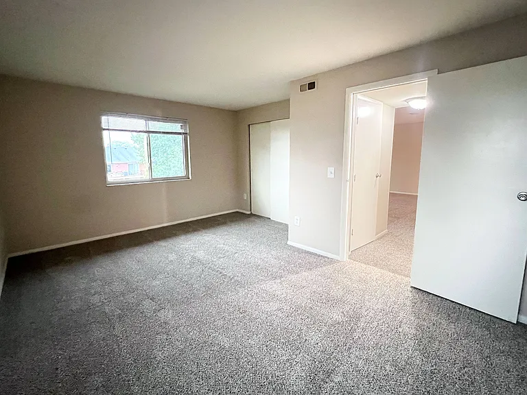 Crown Ridge Apartments — Photo 41