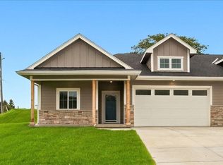 702 Oak Ridge Dr, Glenwood, IA 51534