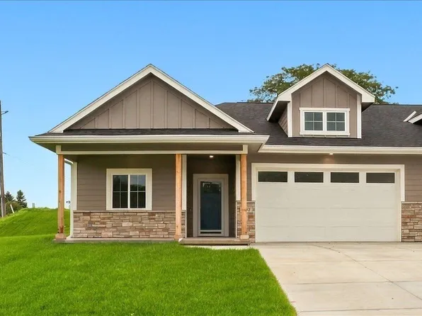702 Oak Ridge Dr, Glenwood, IA 51534
