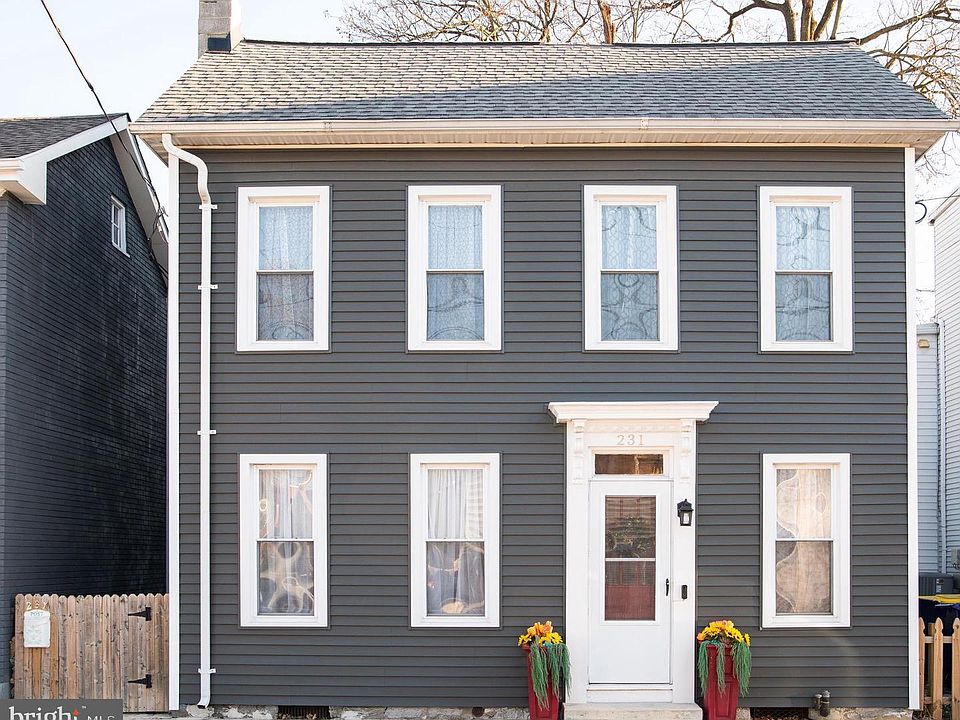 1st image of 231 W Locust St
