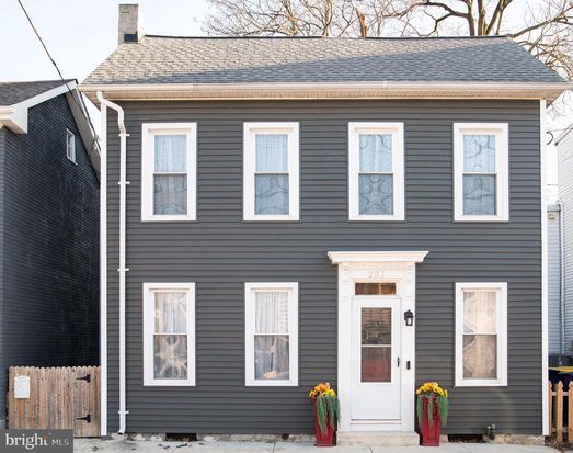 231 W Locust St, Mechanicsburg, PA 17055