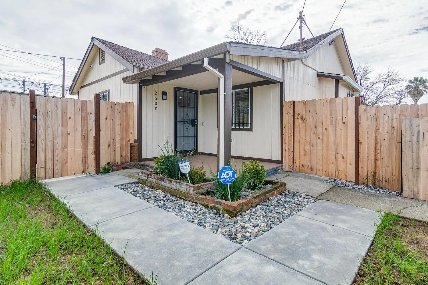2500 26th Ave photo 1