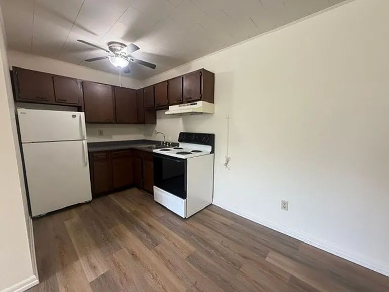 202 W Commercial St — Photo 7