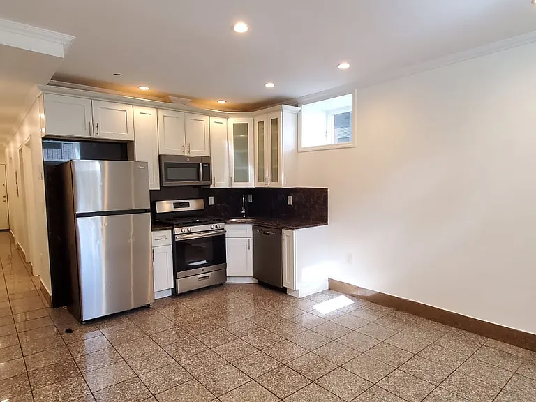 377 Danforth Ave #9E — Photo 2