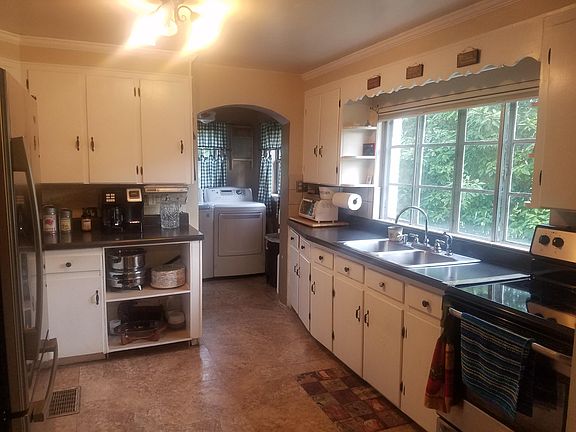 2nd image of 3433 Belle Ave NE