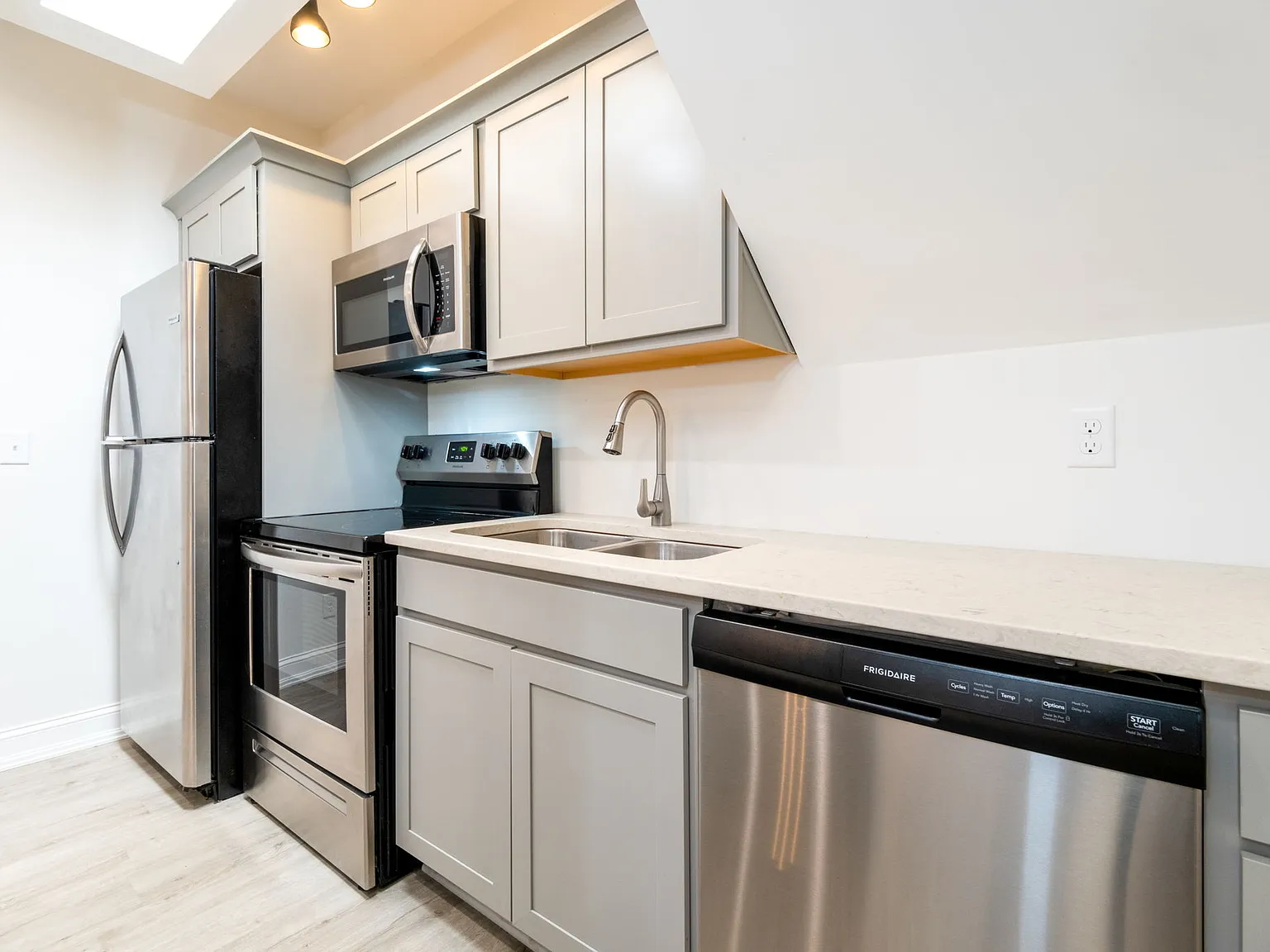 1202 S 3rd St — Photo 3