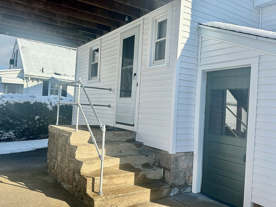 Entrance to first floor apt from rear
