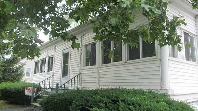 2nd image of 814 Main St