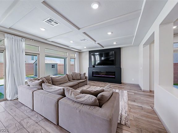 4th image of 6723 Vista Roma Ave