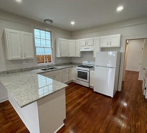 3rd image of 3132 Fortin St