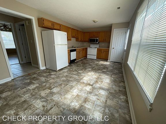 3rd image of 1003 Amanda Dr