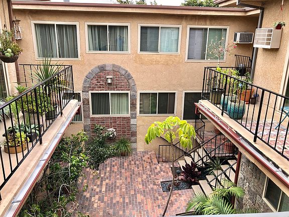 5th image of 1849 Greenfield Ave APT 208