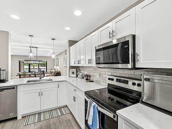 4th image of 35 Southport Lane #D