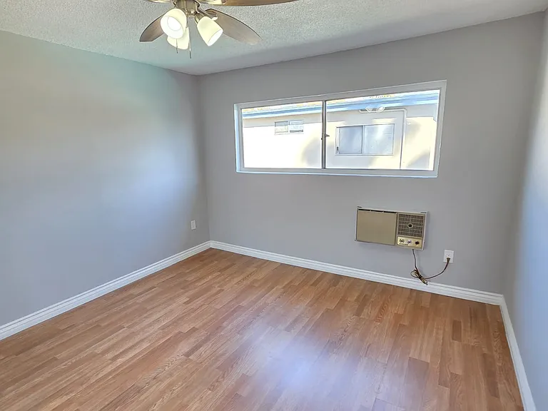 13813 Oxnard — Photo 9
