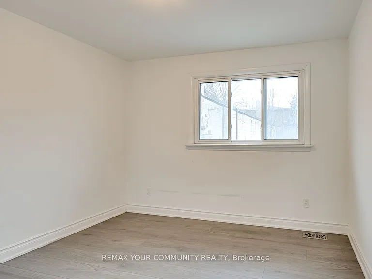 240 Markham Rd #MAIN FLOOR — Photo 11