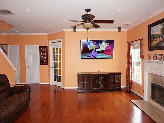 Home Theatre in Living Room