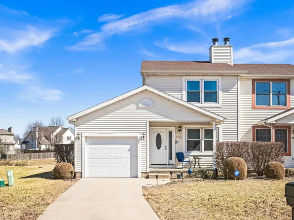 1314 Beacon Hill Ct, Normal, IL 61761