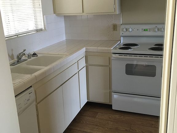 3rd image of 11 S Termino Ave APT 116