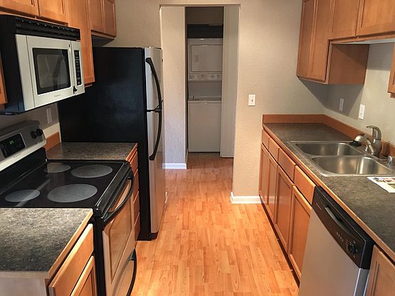 4th image of 750 N 143rd St Unit 312