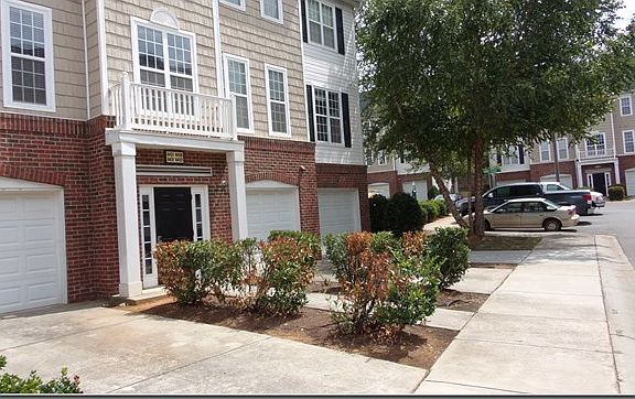 4th image of 6433 Park Pond Dr