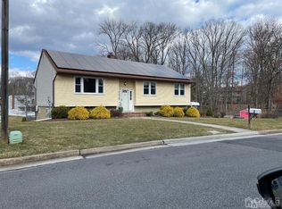 2 Winnie Ct, Edison, NJ 08820