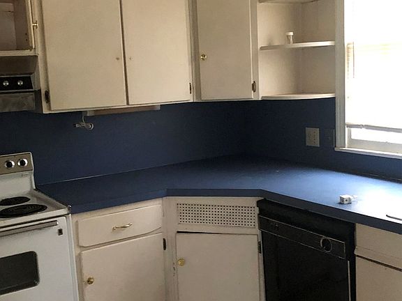 3rd image of 8 Beechwood Ln