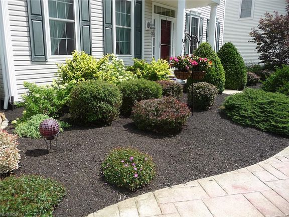 3rd image of 395 Farmington Cir