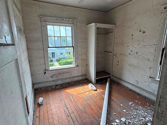 5th image of 19260 Hull St
