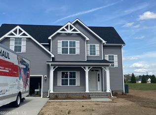 2643 Winsford Dr, Grimesland, NC 27837