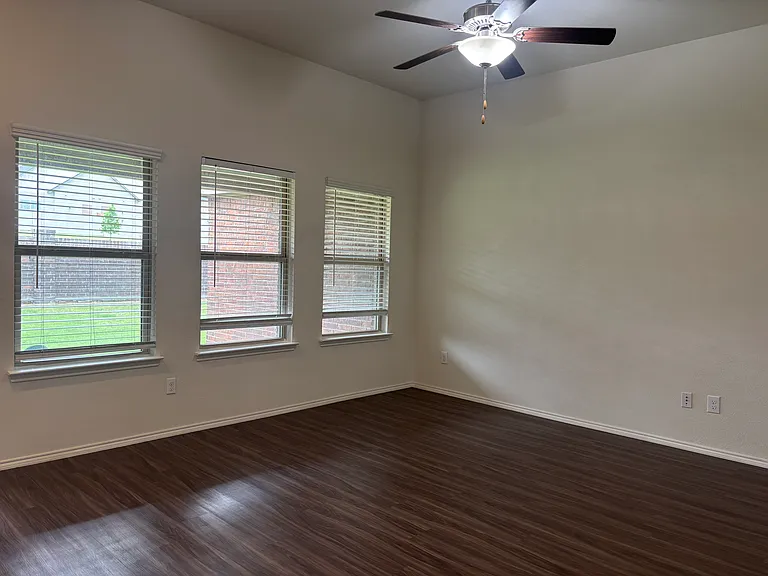2065 Alamandine Ave — Photo 11