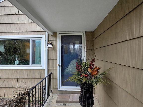 3rd image of 258 Leland Ave