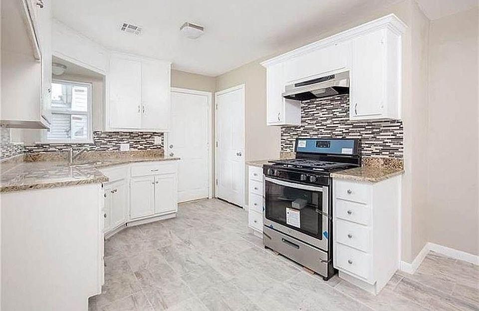 2nd image of 3406 Pioneer Ave