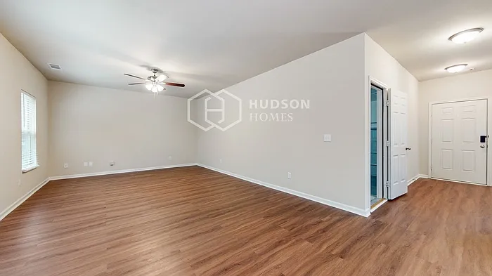 215 Scotland Dr — Photo 5