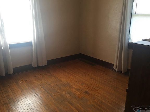4th image of 1710 W 10th St