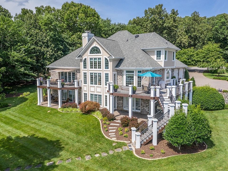 1st image of 101 Harbour Ct