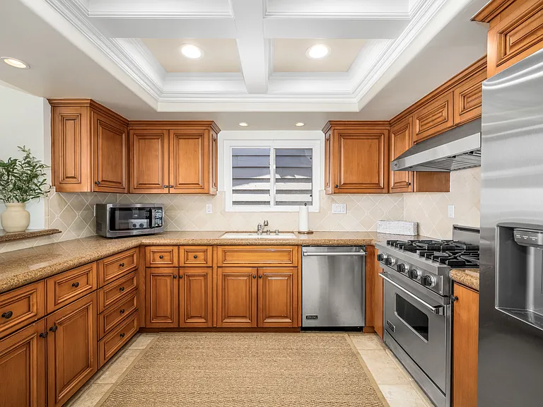 1706 W Oceanfront — Photo 16