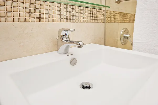 Rented by Eisenberg Exclusives | media 38