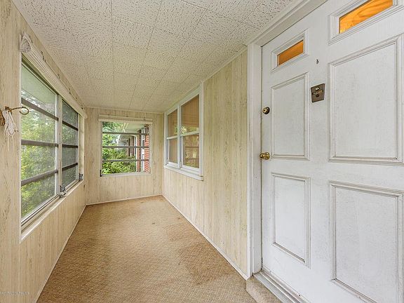 3rd image of 113C Edinburgh Ln #1003