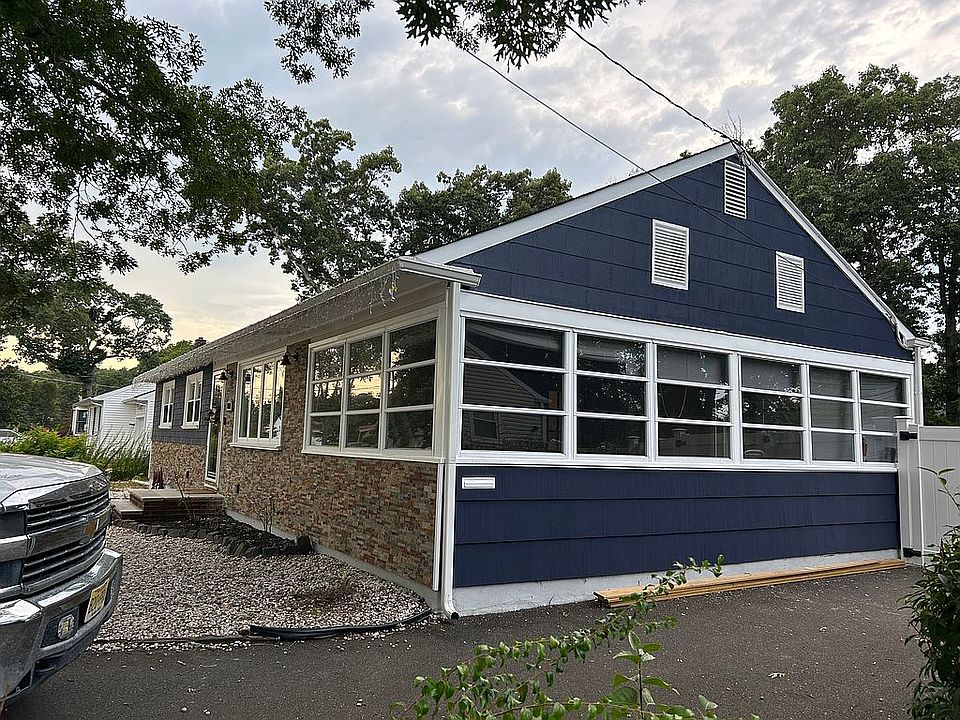 1st image of 860 Roundtree Dr