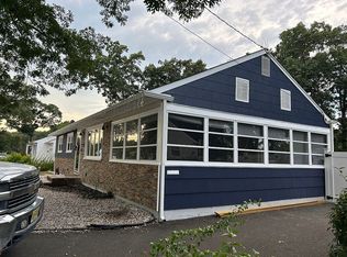 860 Roundtree Dr, Toms River, NJ 08753