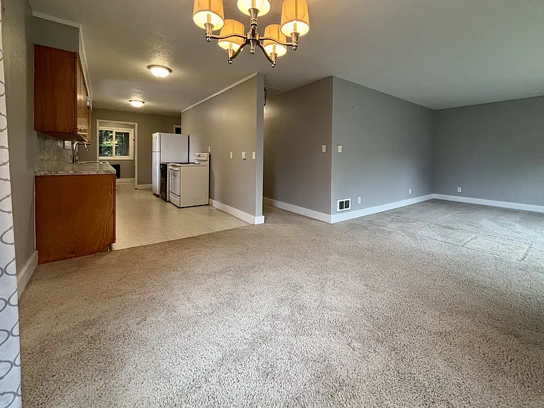 605 N Adams St — Photo 5