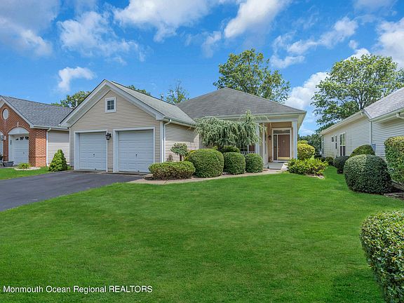 3rd image of 53 Goldensprings Drive