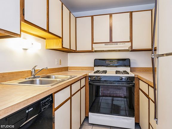 5th image of 550 Vine Ave APT 201