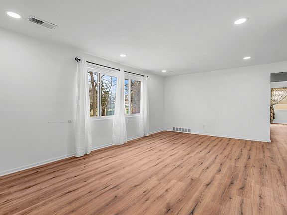 5th image of 7528 Baltimore Ave