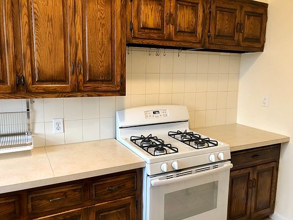 4th image of 211 N Henry St #3