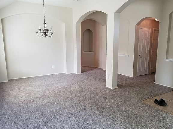 3rd image of 1202 Reagen Dr